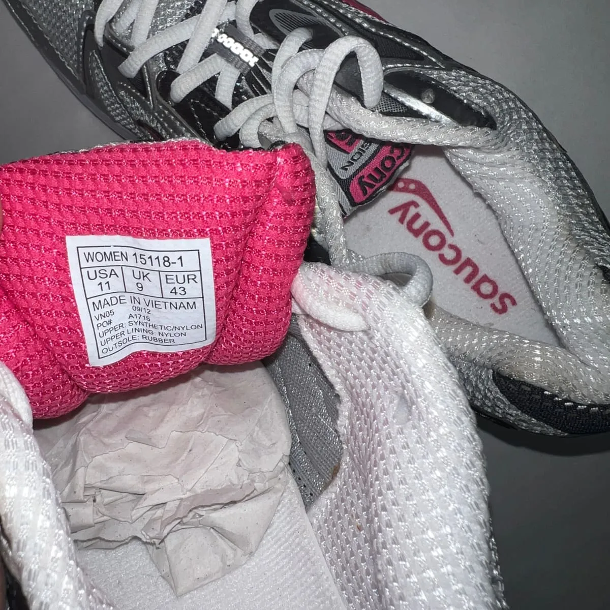 Saucony •Cohesion 5• Running Shoe • Silver/Black/Pink - Preowned