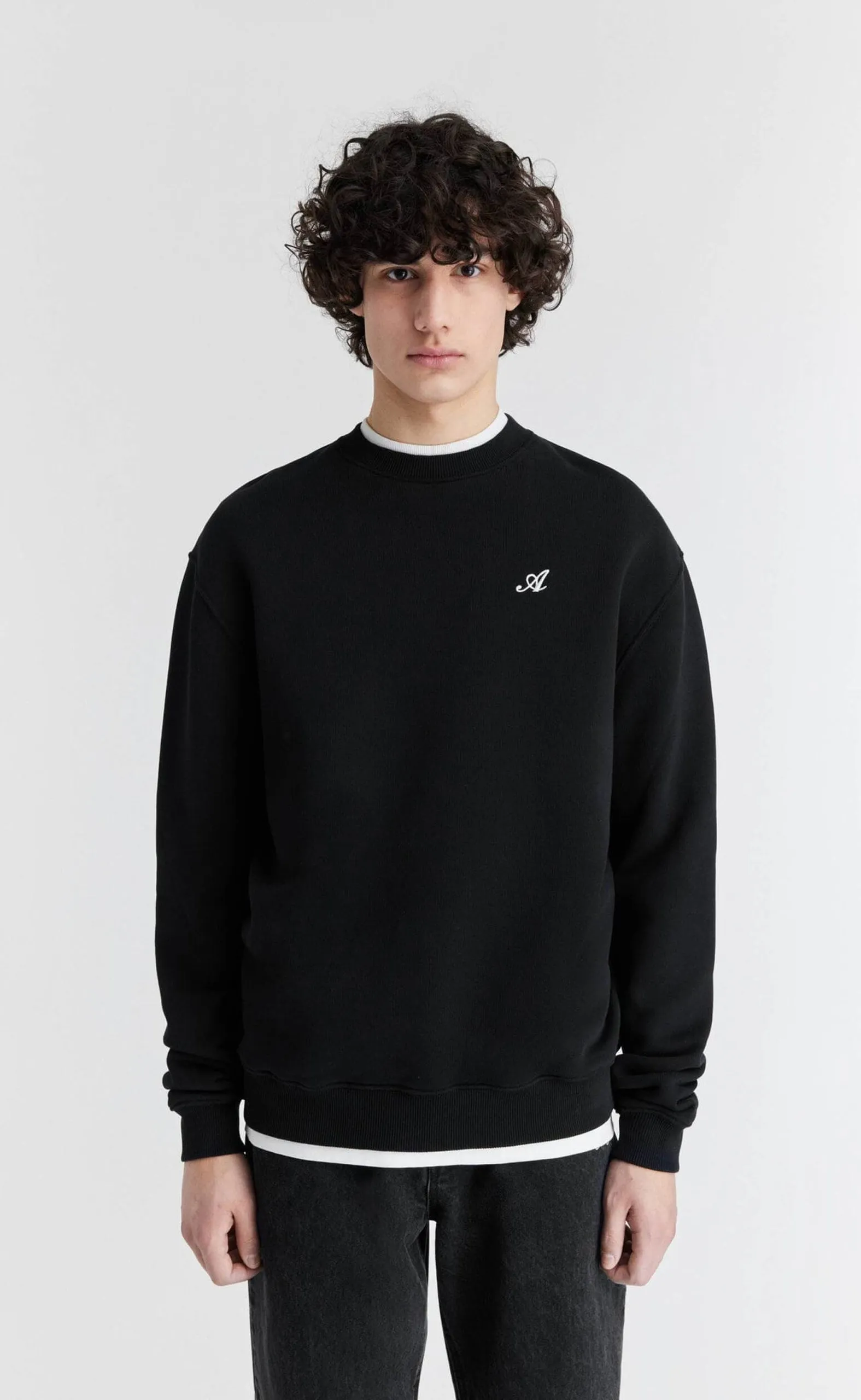 SIGNATURE BLACK CREWNECK