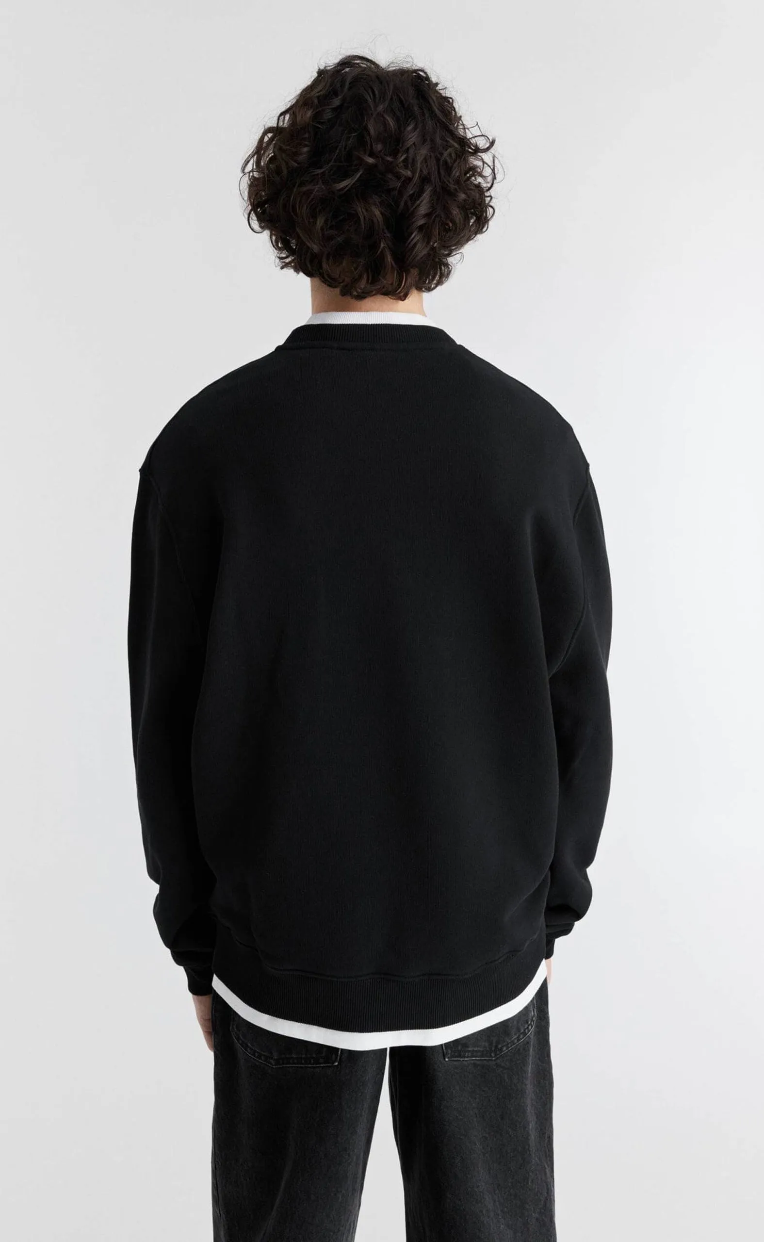 SIGNATURE BLACK CREWNECK