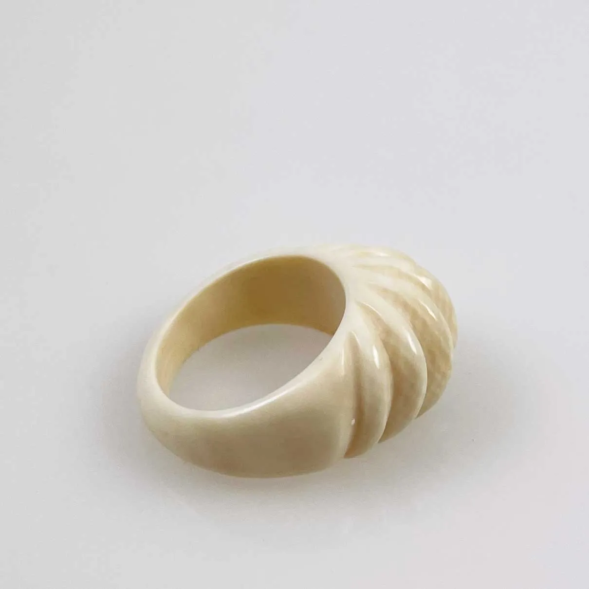 Vintage Ivory Scalloped Ring 6